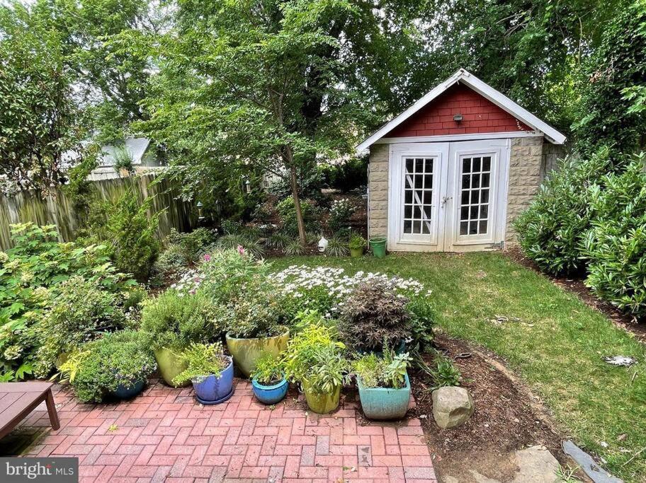 Vintage Charm: Retreat *