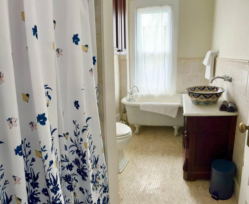 Vintage Charm: Retreat Annapolis